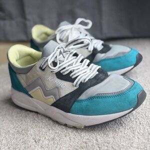 Karhu Aria 95 in "Lake Blue/Lemonade"
